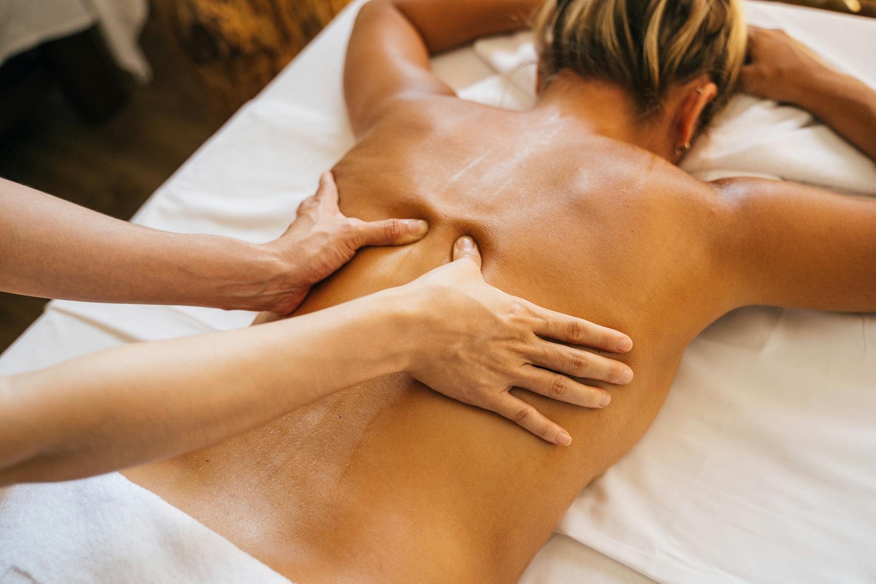 Warm massage treatment for The Essential Ritual